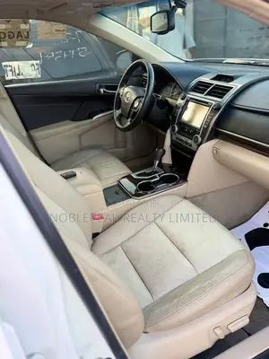 Toyota Camry XLE 4dr Sedan (3.5L 6cyl 6A) 2014 White