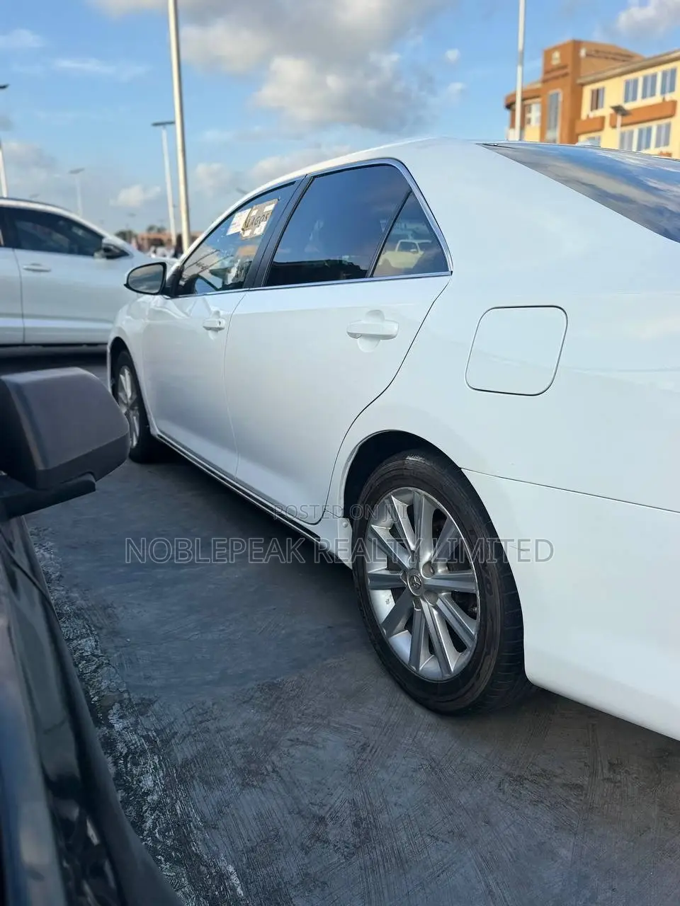 Toyota Camry XLE 4dr Sedan (3.5L 6cyl 6A) 2014 White