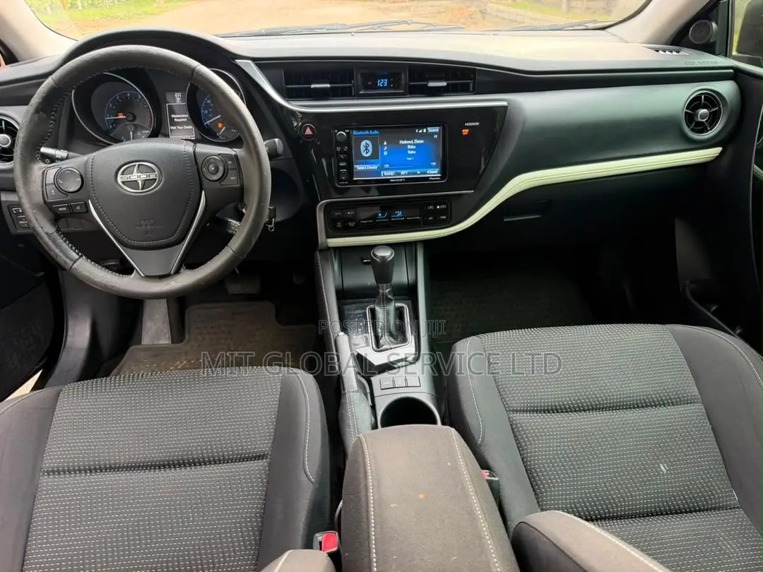 Scion iM Base 2016 Silver