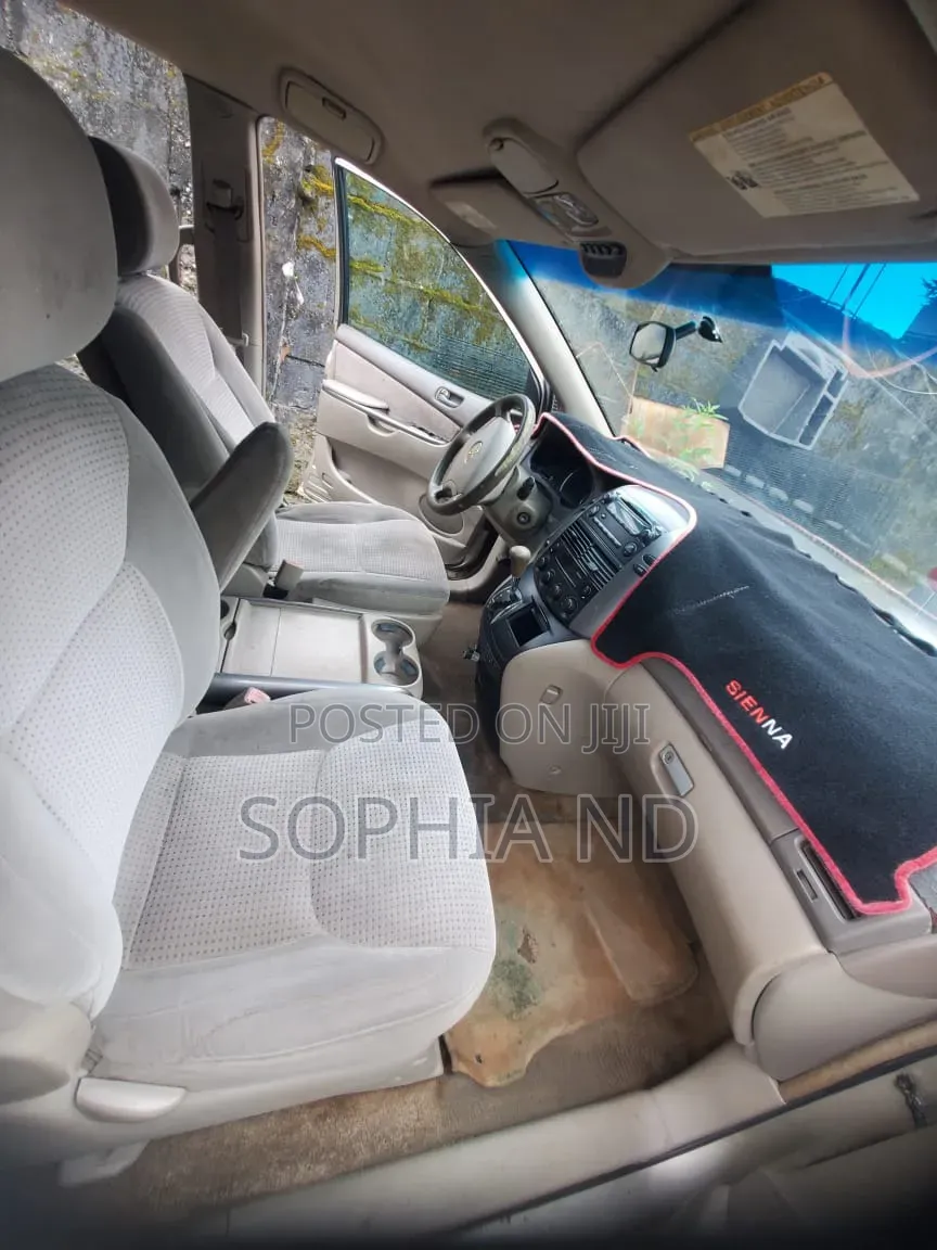 Toyota Sienna 2007 Gold