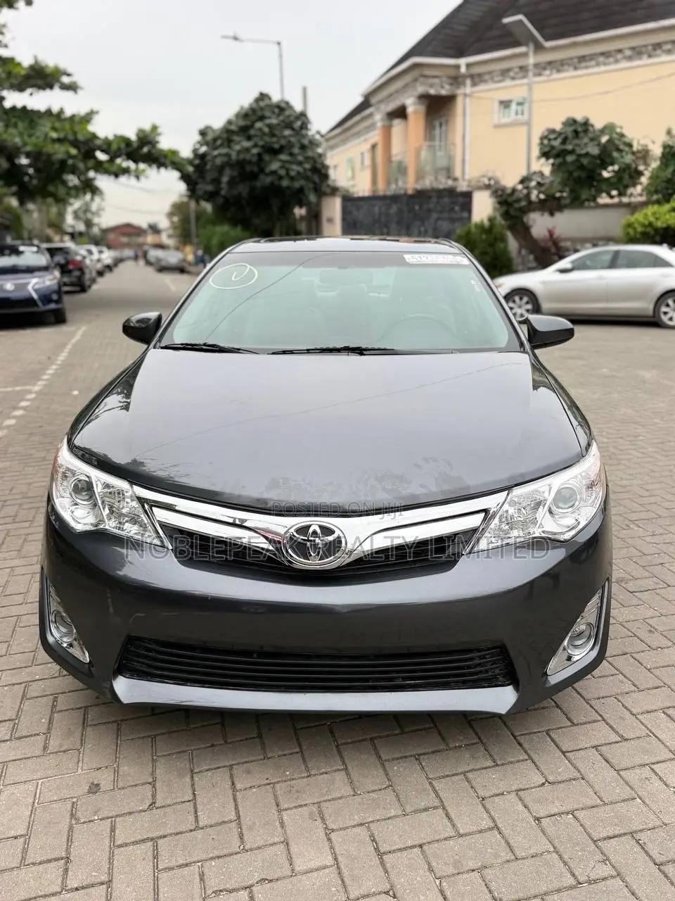 Toyota Camry XLE 4dr Sedan (3.5L 6cyl 6A) 2014 Gray