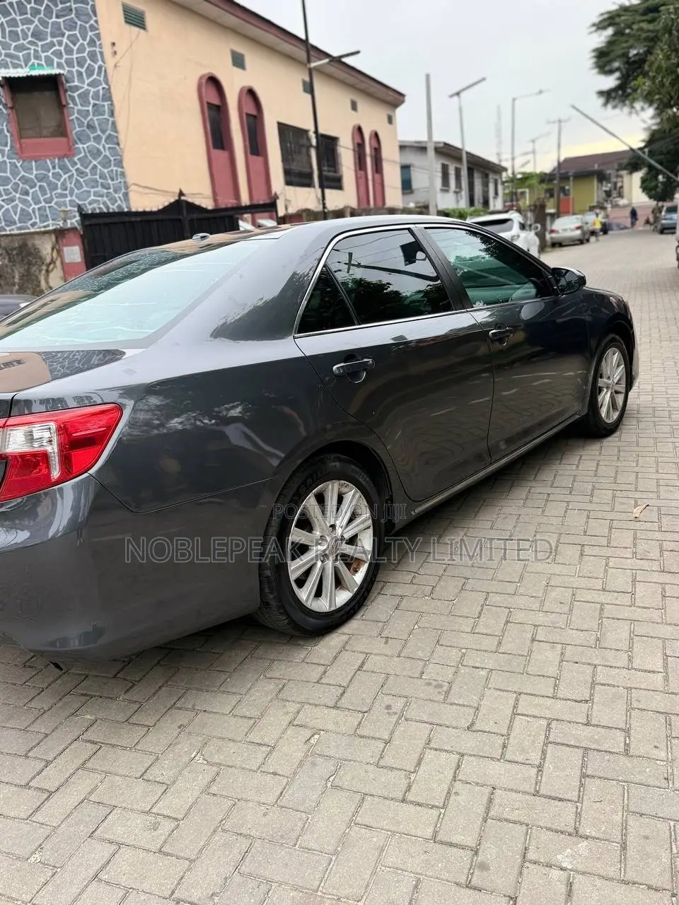 Toyota Camry XLE 4dr Sedan (3.5L 6cyl 6A) 2014 Gray