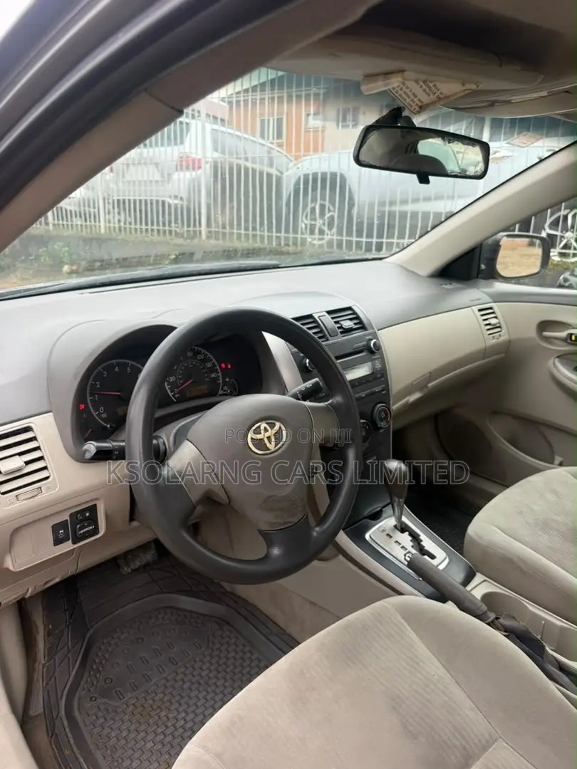 Toyota Corolla 2010 Gray
