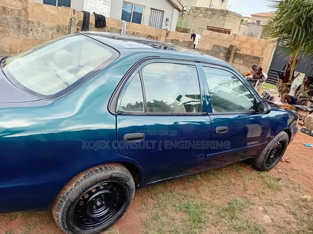 Toyota Corolla 2000 Blue