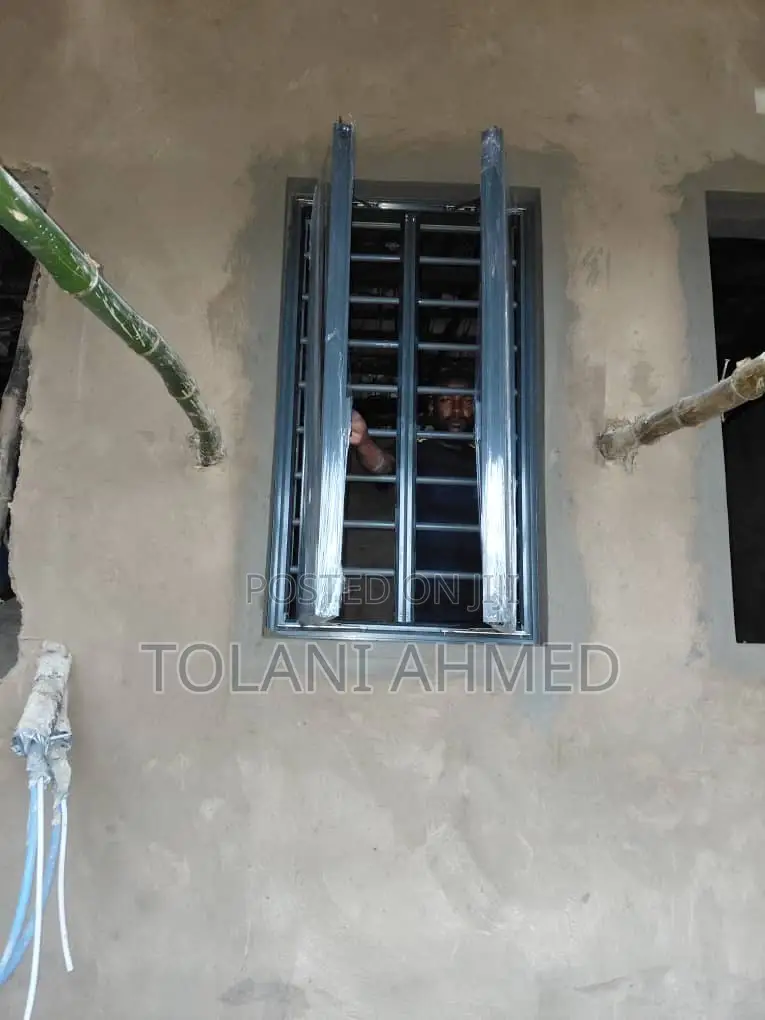 Frameless Window