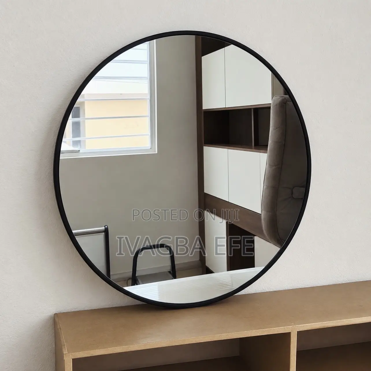 Round Mirror