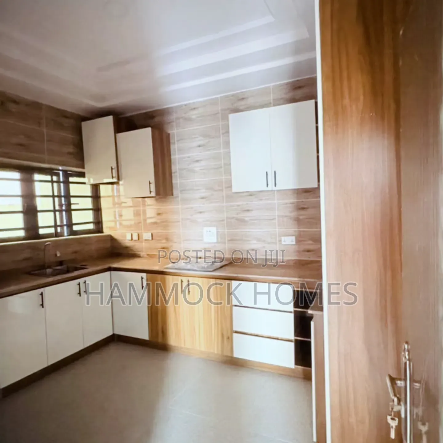9bdrm Block of Flats in Kolapo Ishola Gra, Akobo for sale