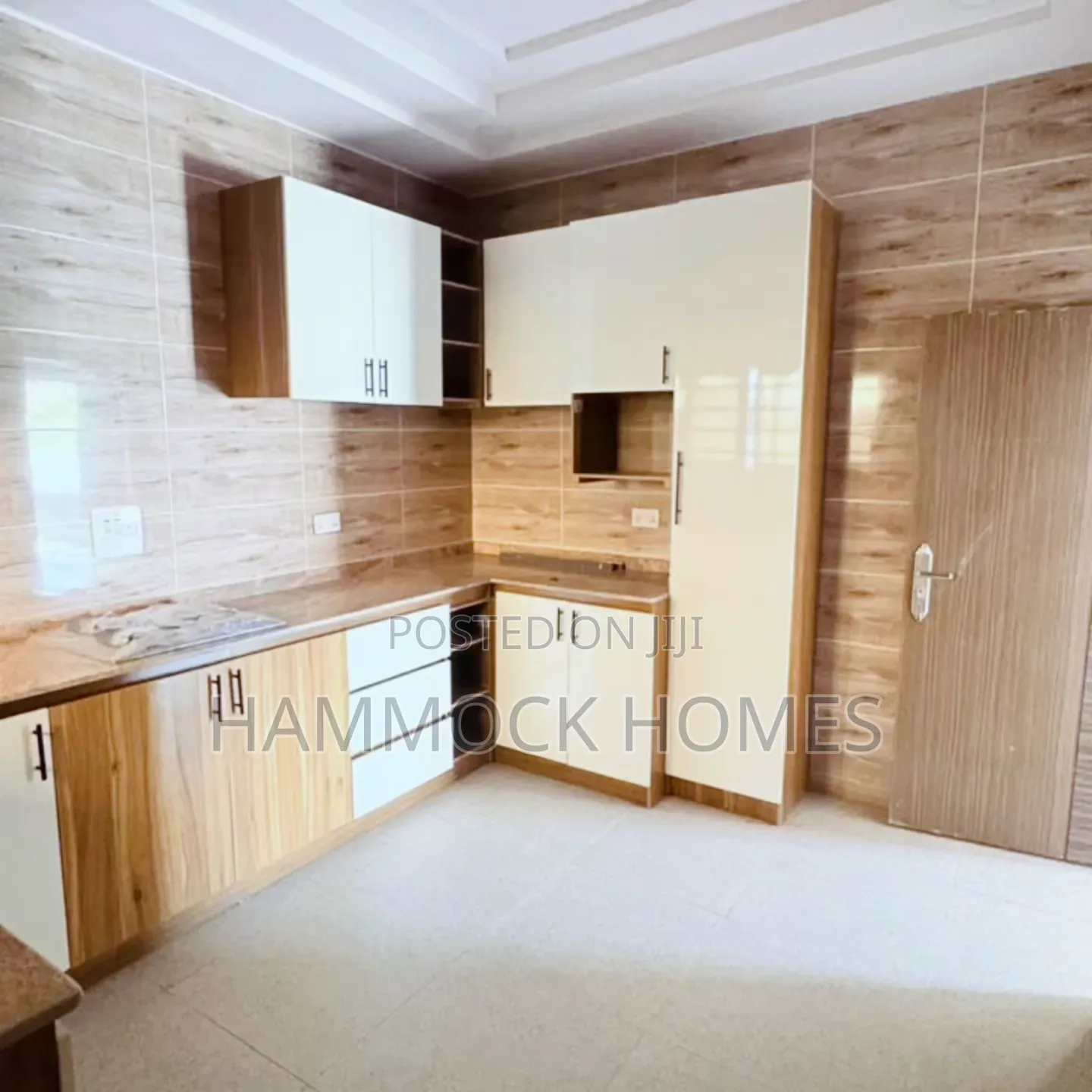 9bdrm Block of Flats in Kolapo Ishola Gra, Akobo for sale