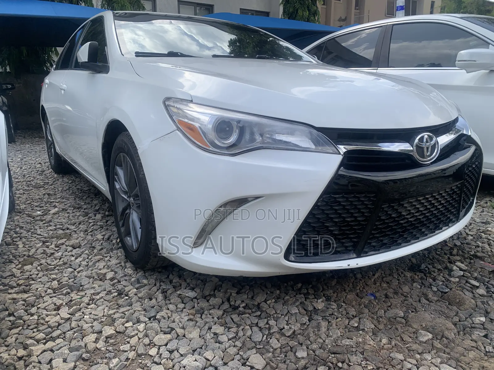 Toyota Camry SE 4dr Sedan (2.5L 4cyl 6A) 2017 White