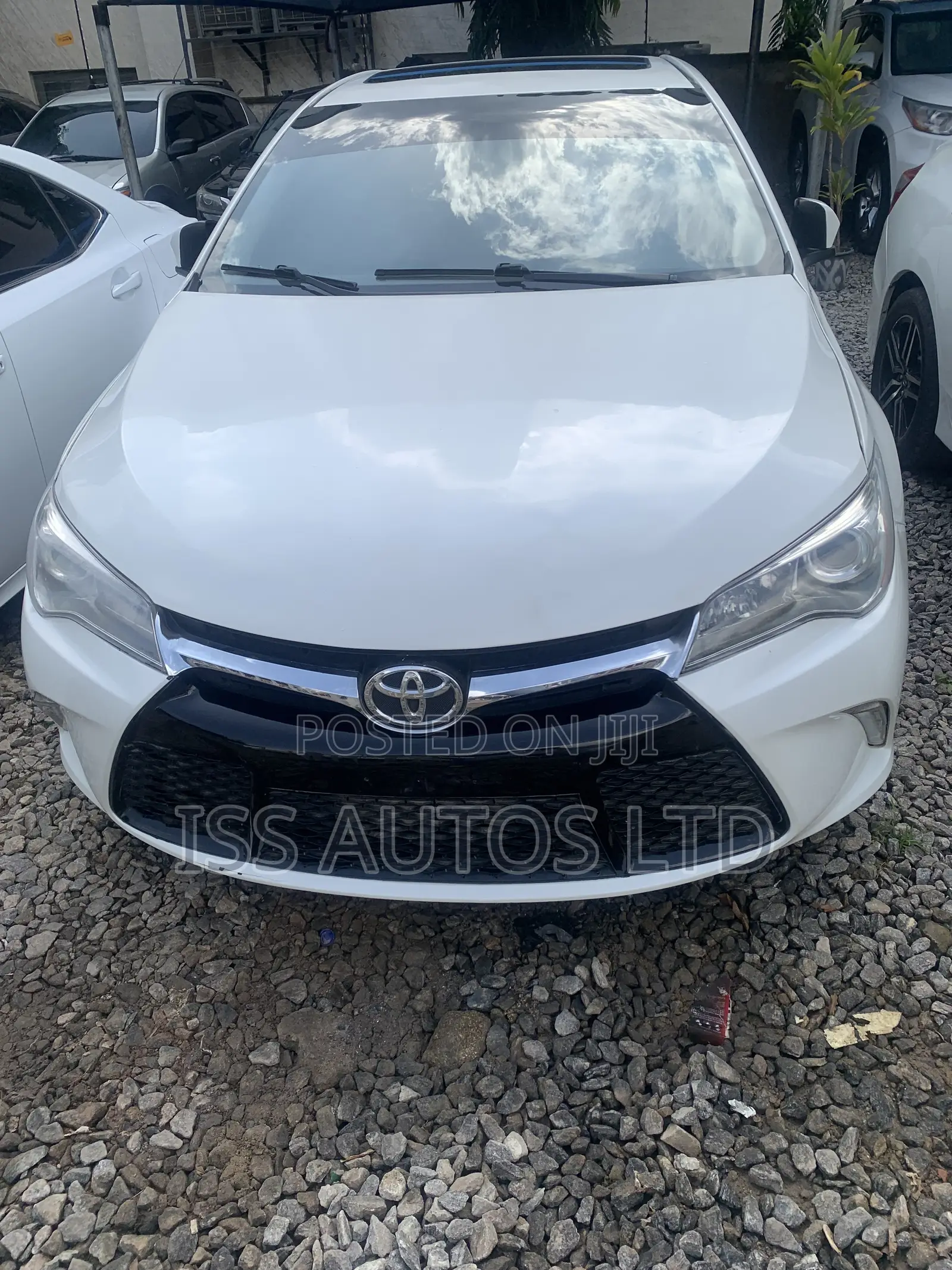 Toyota Camry SE 4dr Sedan (2.5L 4cyl 6A) 2017 White