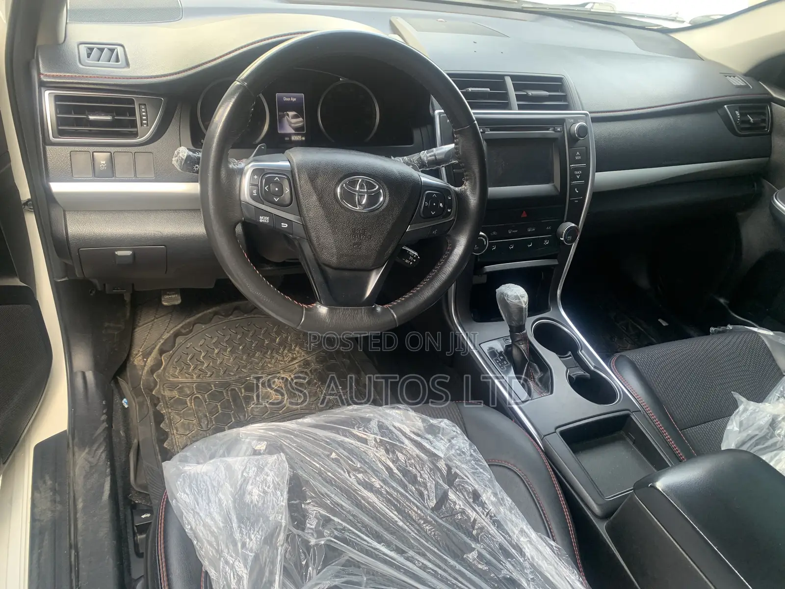 Toyota Camry SE 4dr Sedan (2.5L 4cyl 6A) 2017 White