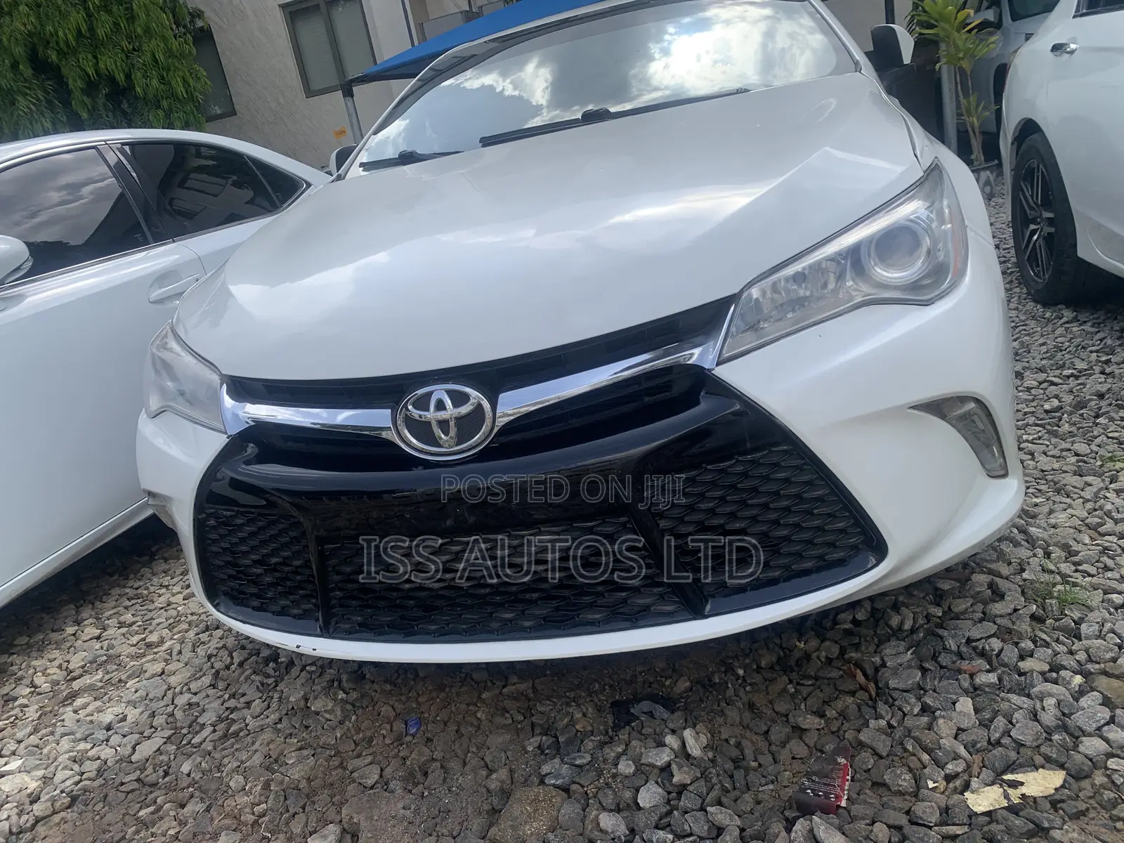 Toyota Camry SE 4dr Sedan (2.5L 4cyl 6A) 2017 White