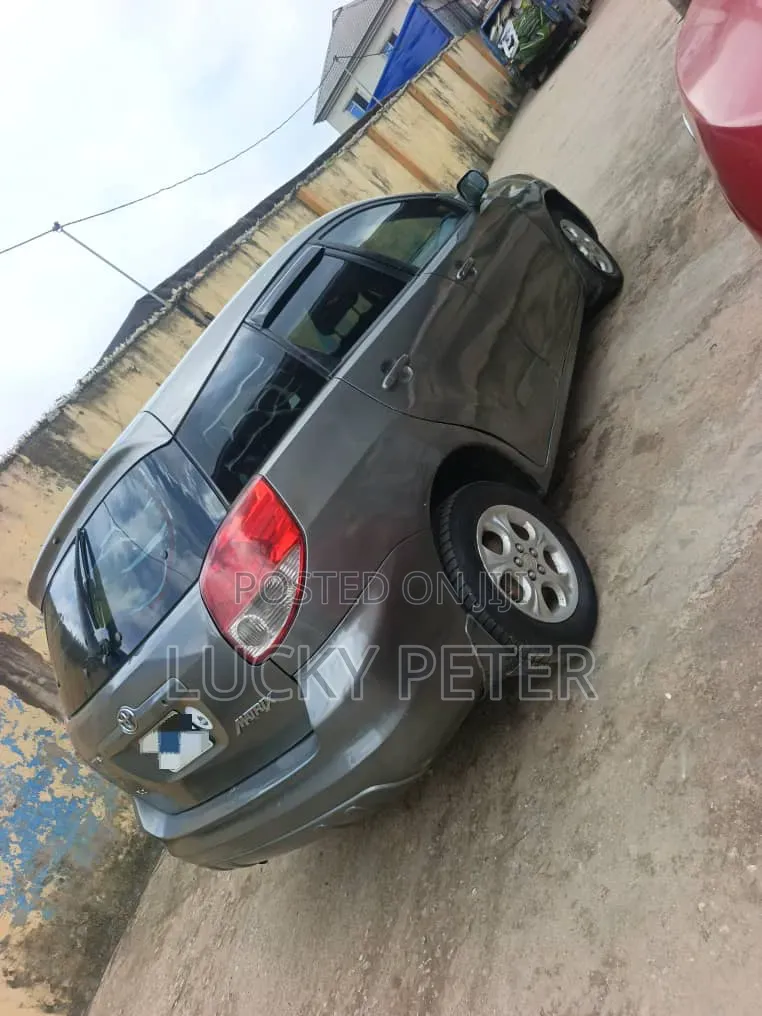 Toyota Matrix XR Hatchback FWD (1.8L 4cyl 4A) 2004 Gray