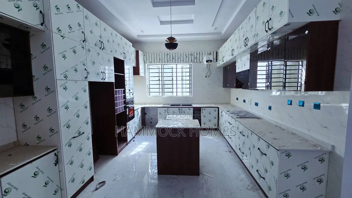 4bdrm Duplex in Ikolaba Gra, Bodija for sale