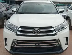 Toyota Highlander XLE 4x4 V6 (3.5L 6cyl 8A) 2018 White