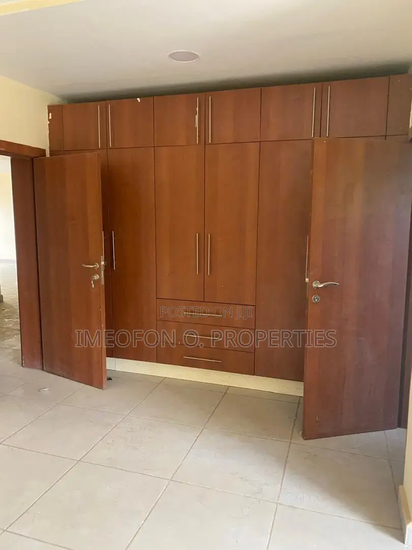 5bdrm Townhouse / Terrace in Life Camp for rent