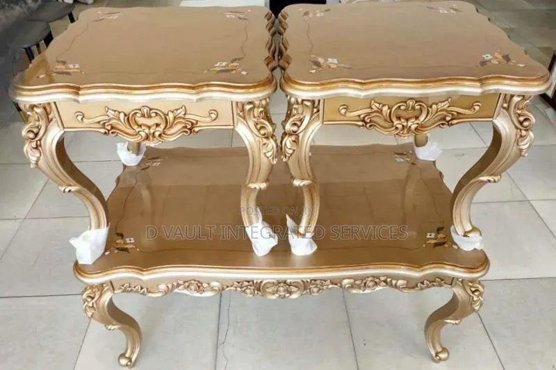 Exquisite Royal Centre Table