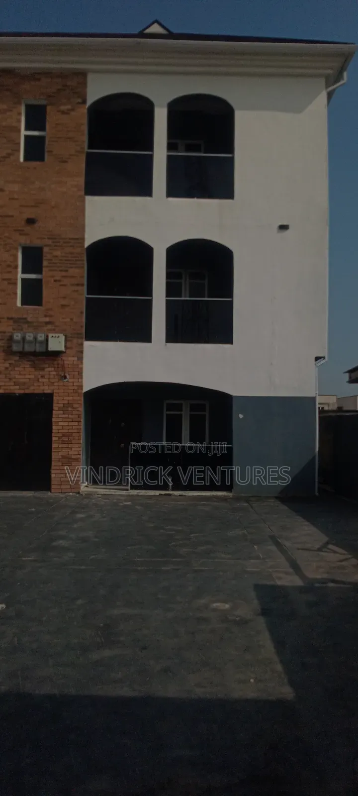 2bdrm Apartment in Mobil Road, Lekki Phase 2 for rent