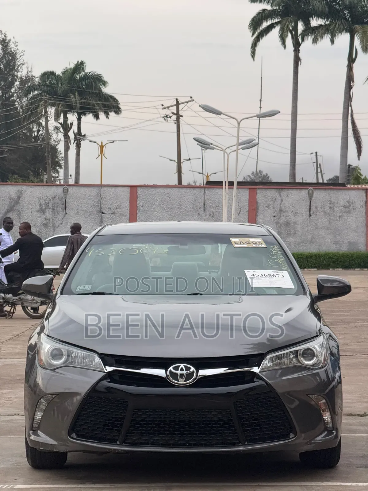 Toyota Camry LE 4dr Sedan (2.5L 4cyl 6A) 2017 Gray