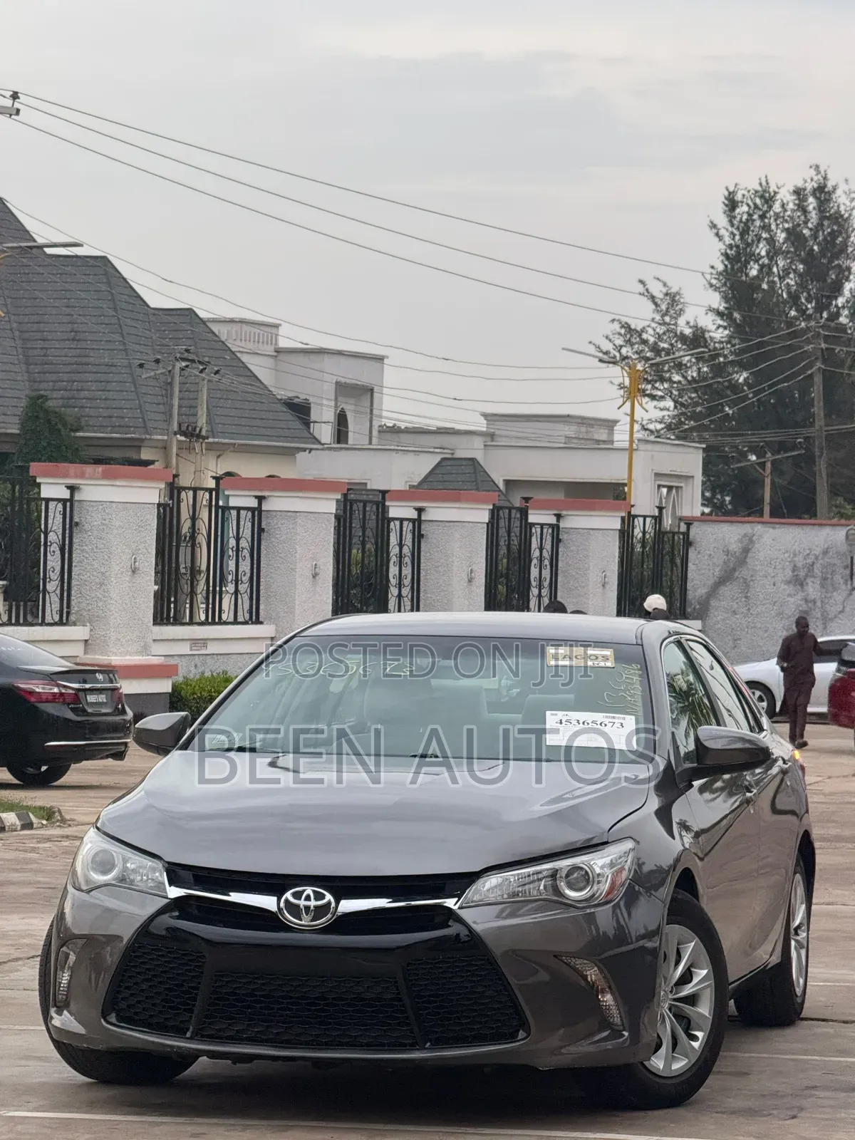 Toyota Camry LE 4dr Sedan (2.5L 4cyl 6A) 2017 Gray