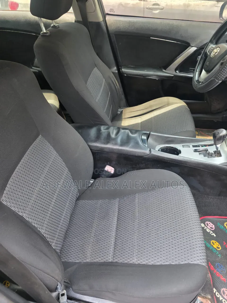 Toyota Avensis 2012 Black