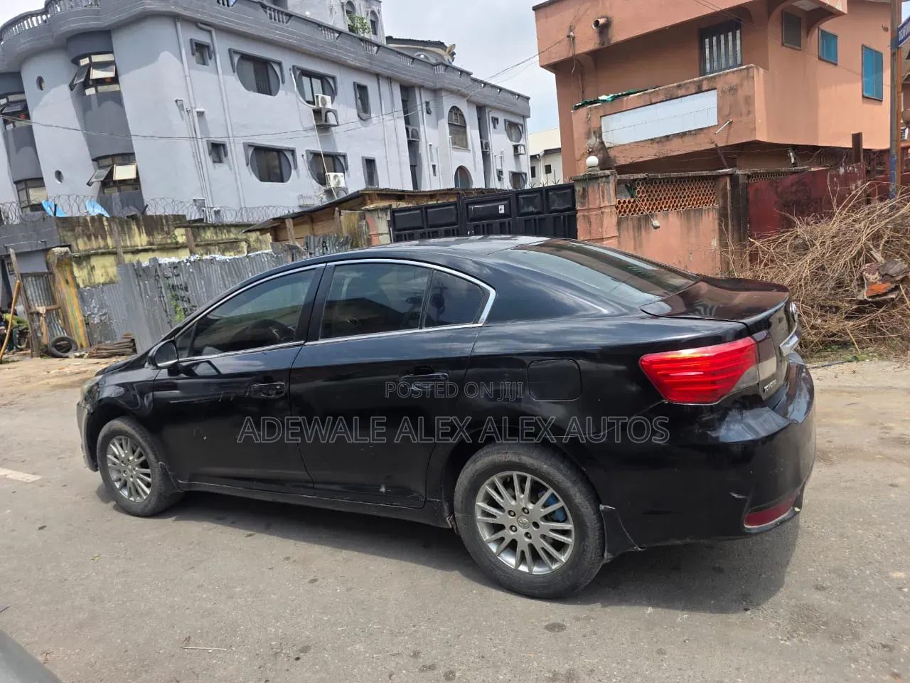 Toyota Avensis 2012 Black