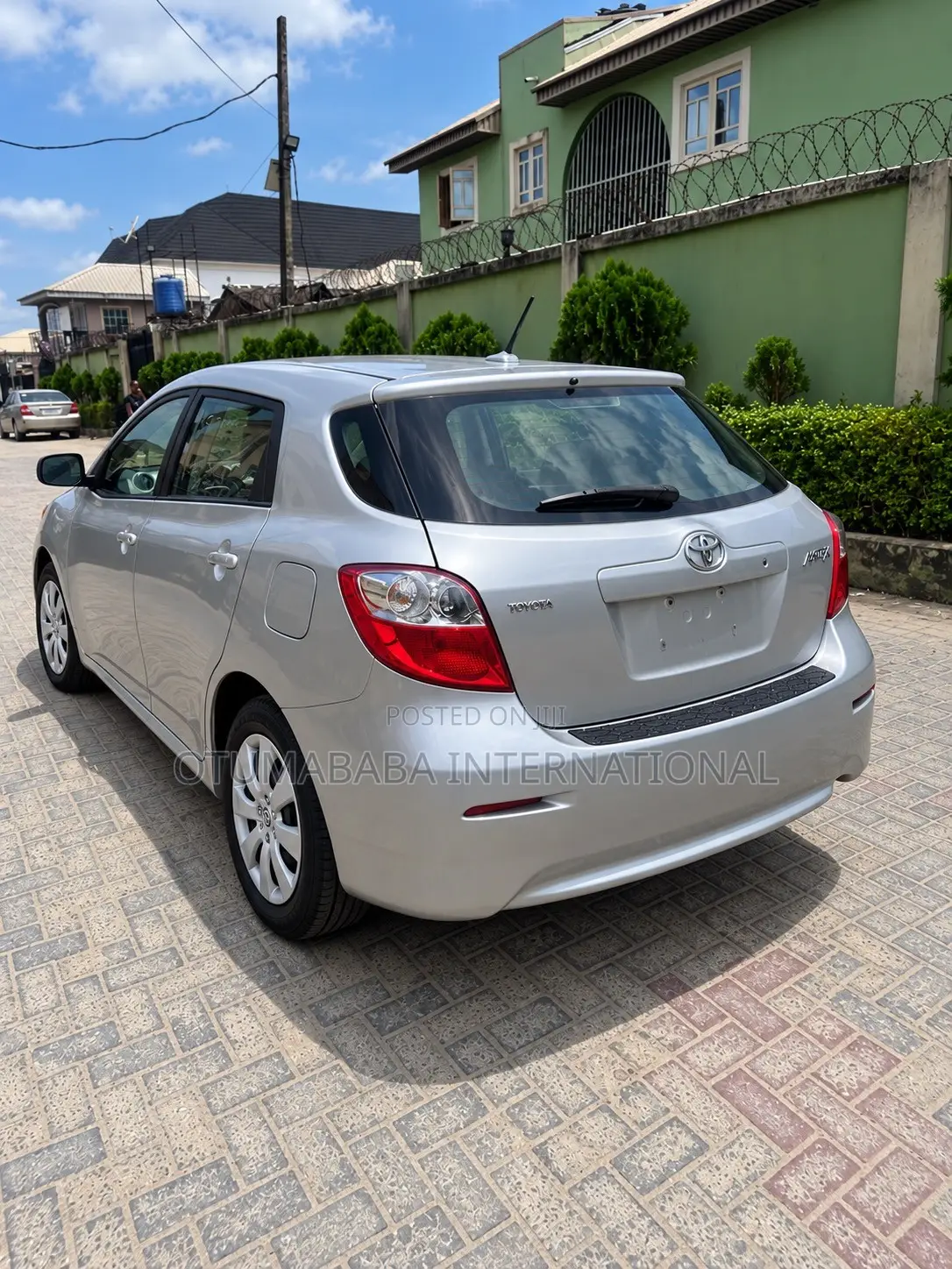 Toyota Matrix Hatchback FWD (1.8L 4cyl 5M) 2010 Silver