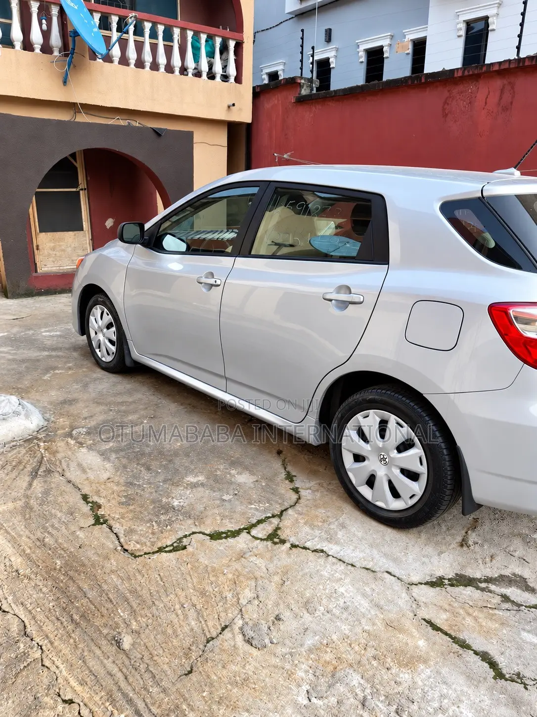 Toyota Matrix Hatchback FWD (1.8L 4cyl 5M) 2010 Silver