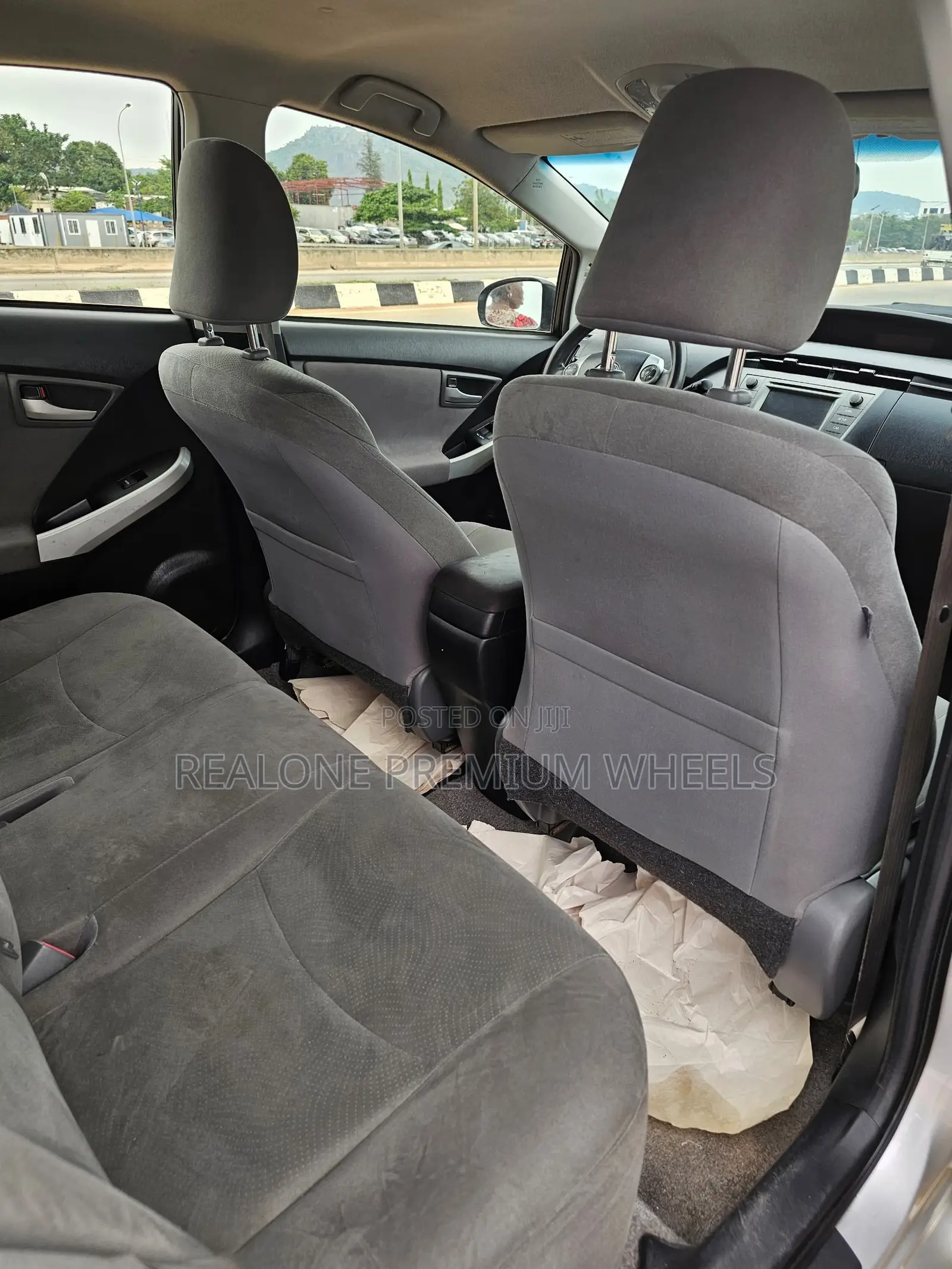 Toyota Prius Four 4dr Hatchback (1.8L 4cyl gas/electric hybrid CVT)