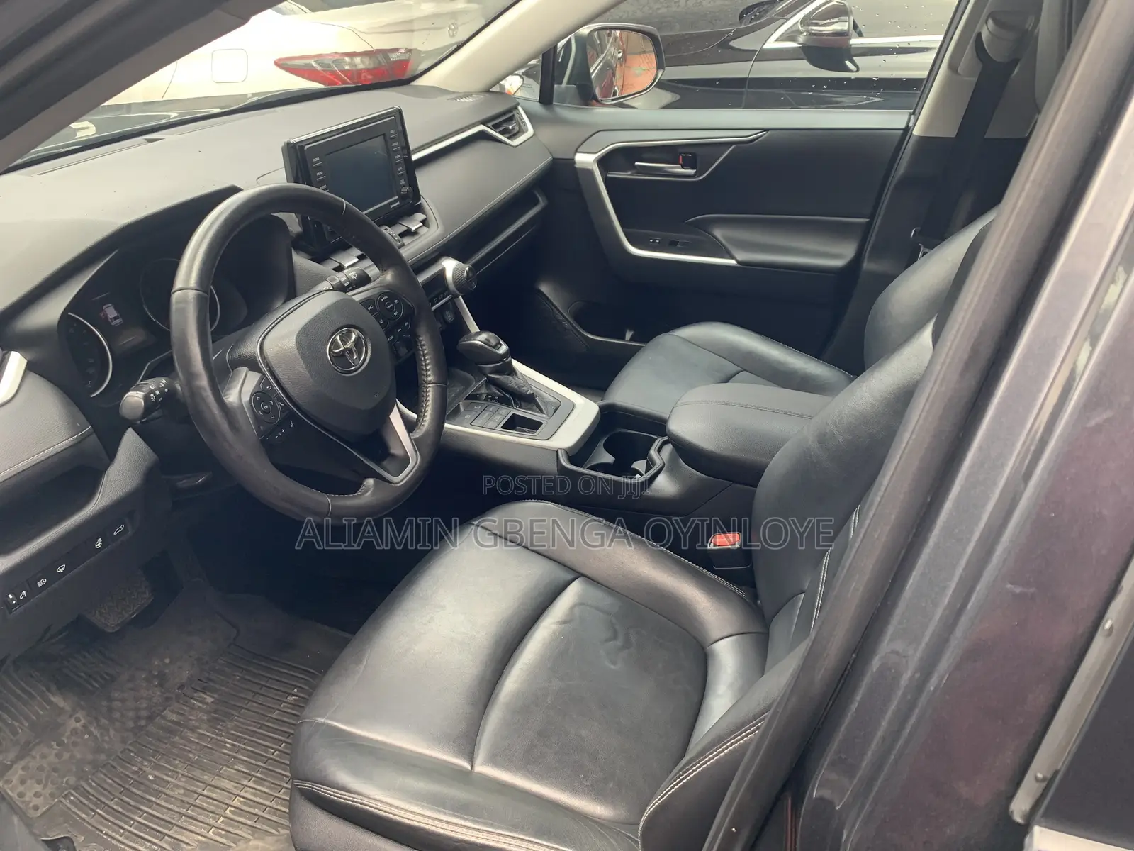 Toyota RAV4 XLE 2021 Gray