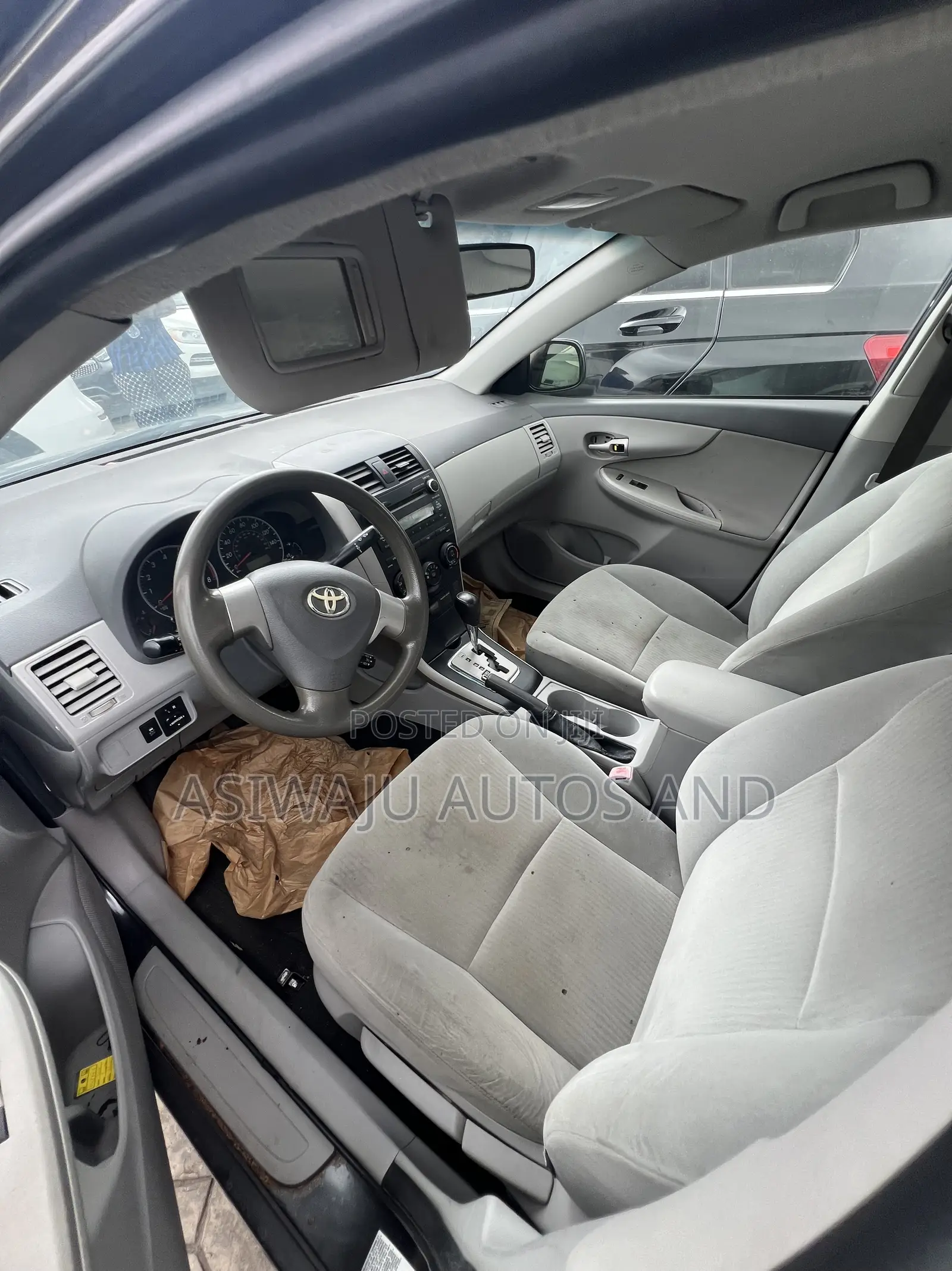 Toyota Corolla LE 4dr Sedan (1.8L 4cyl 4A) 2010 Gray
