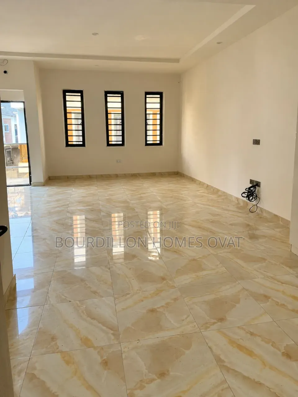 4bdrm Duplex in Harris Drive By Vgc for sale