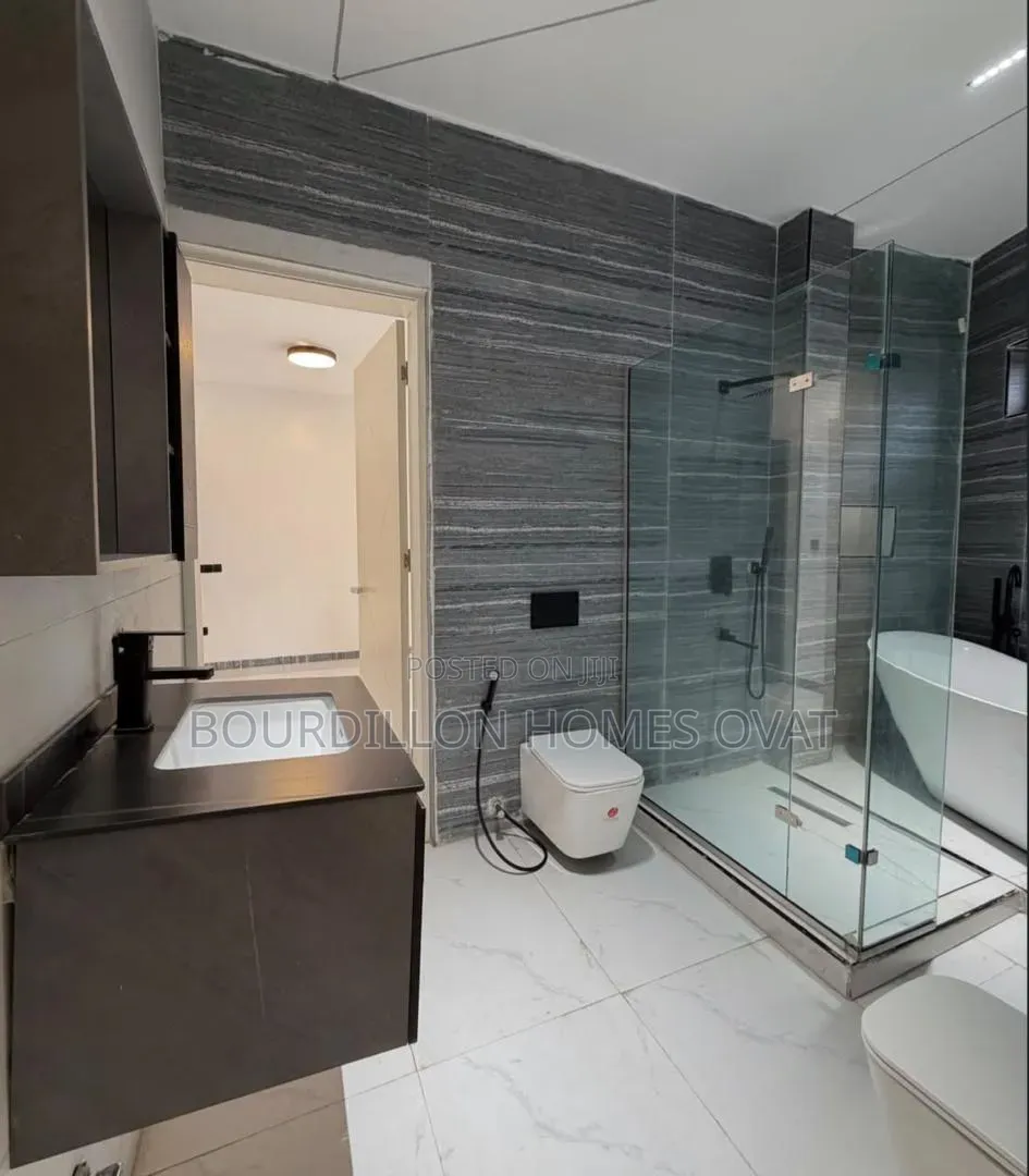 5bdrm Duplex in Osapa London Lekki for sale