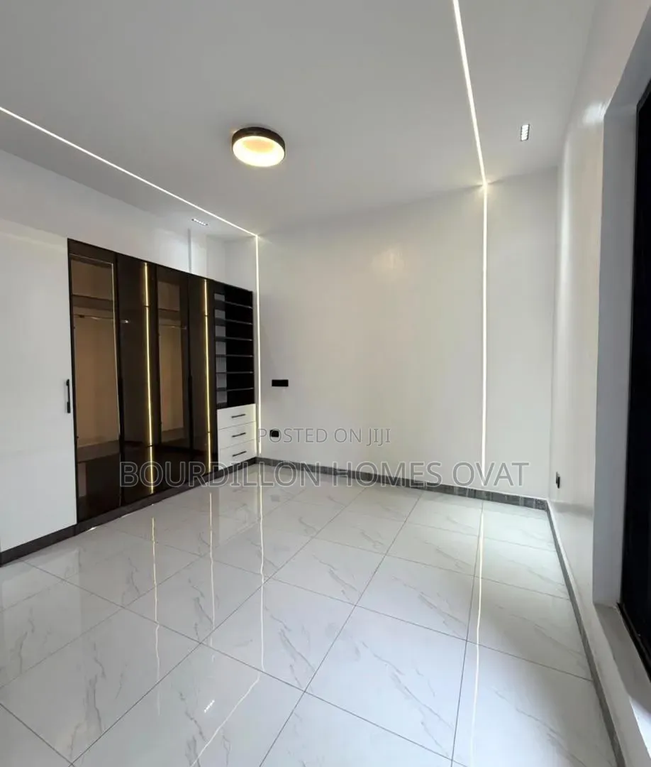 5bdrm Duplex in Osapa London Lekki for sale