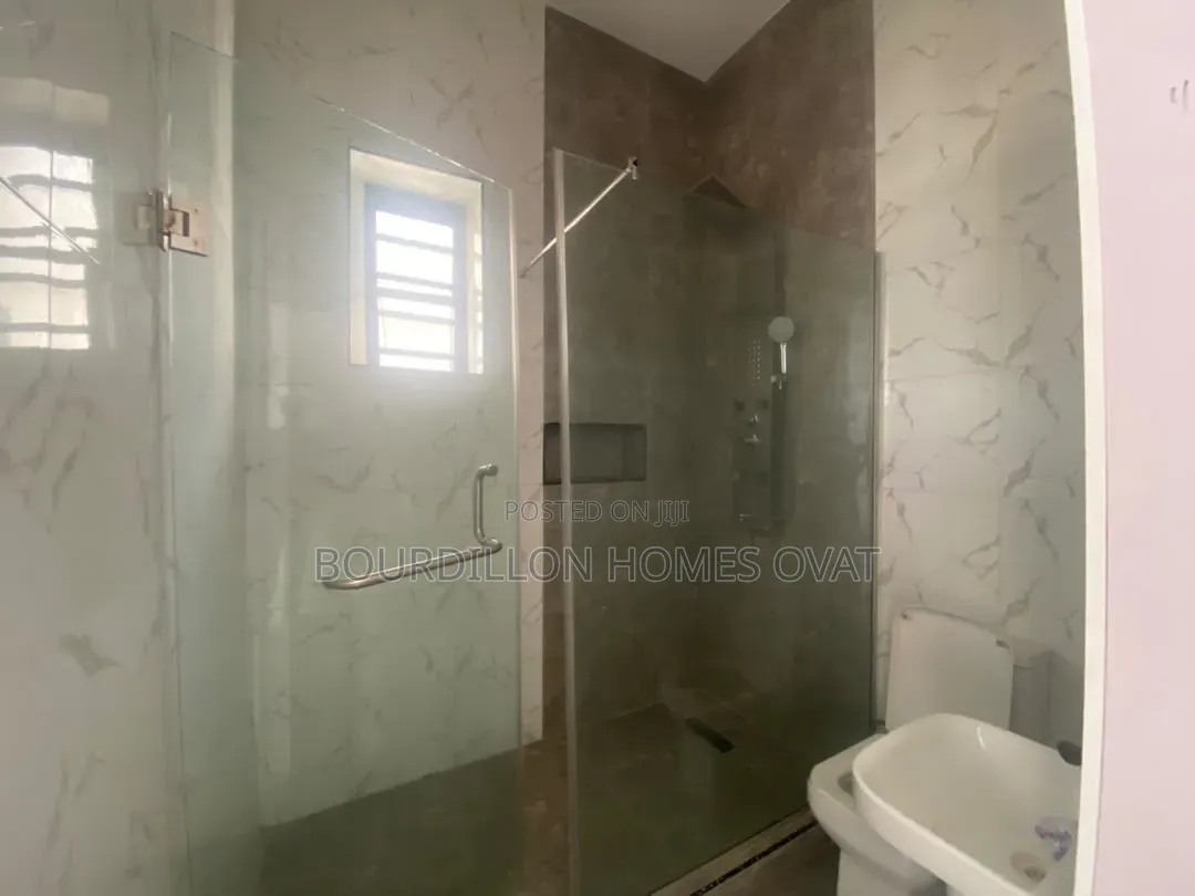 4bdrm Duplex in Ikota Villa Estate for rent