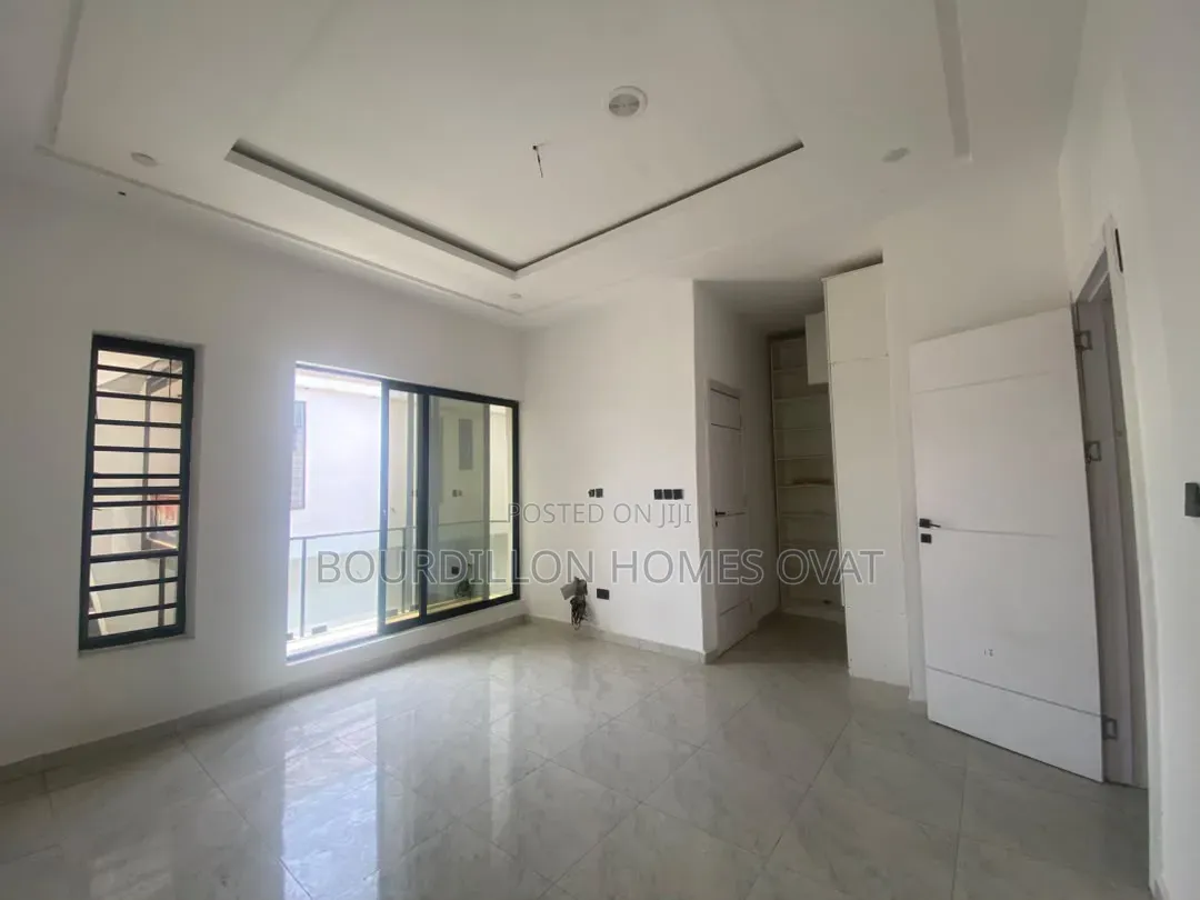 4bdrm Duplex in Ikota Villa Estate for rent