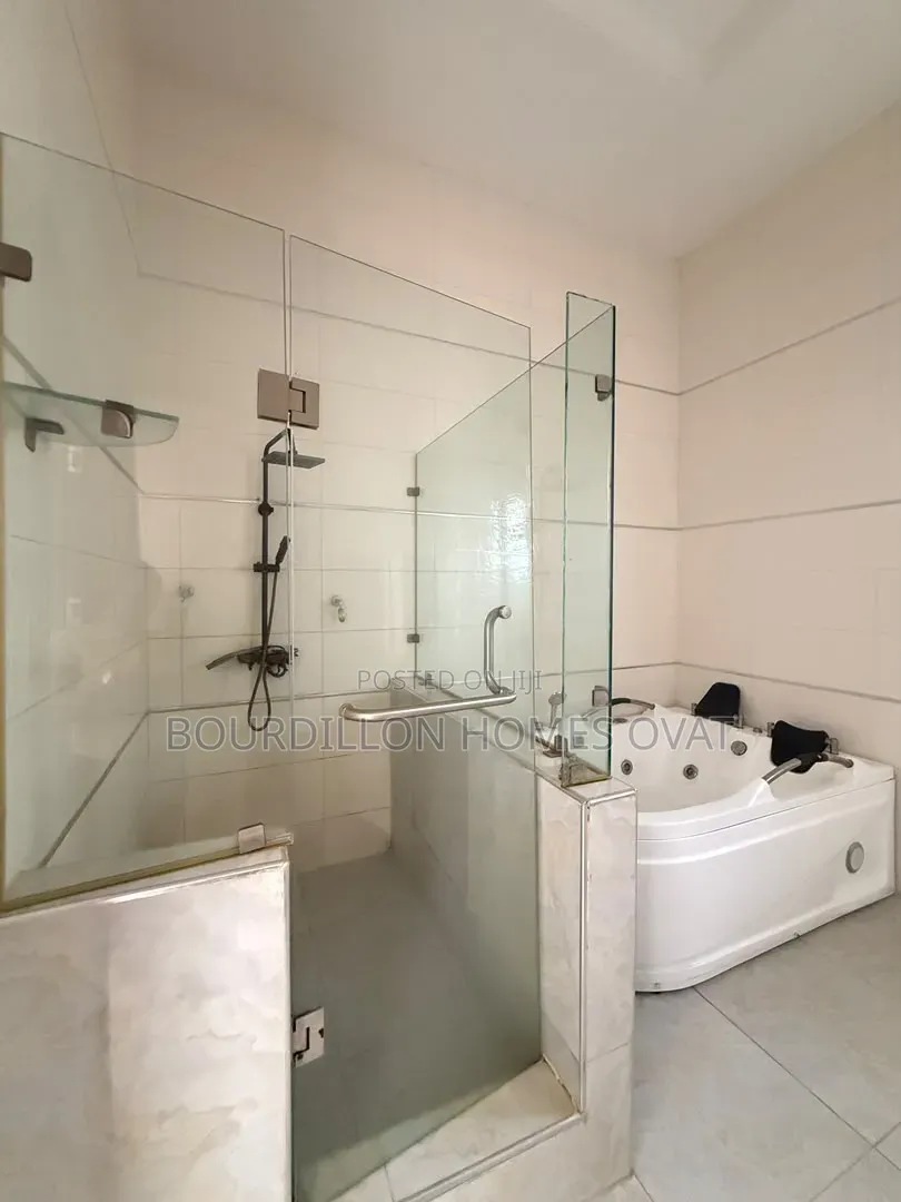 5bdrm Duplex in Ikota Villa Estate for rent