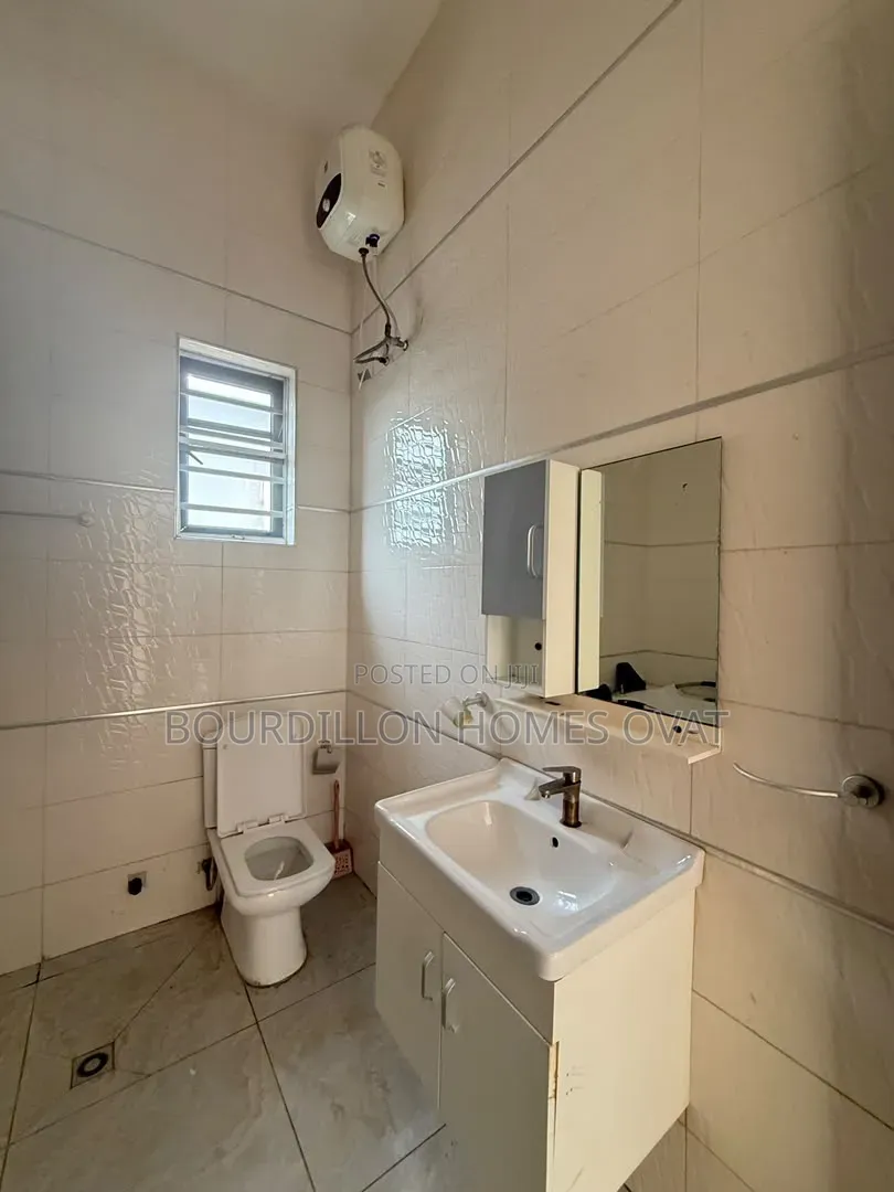 5bdrm Duplex in Ikota Villa Estate for rent