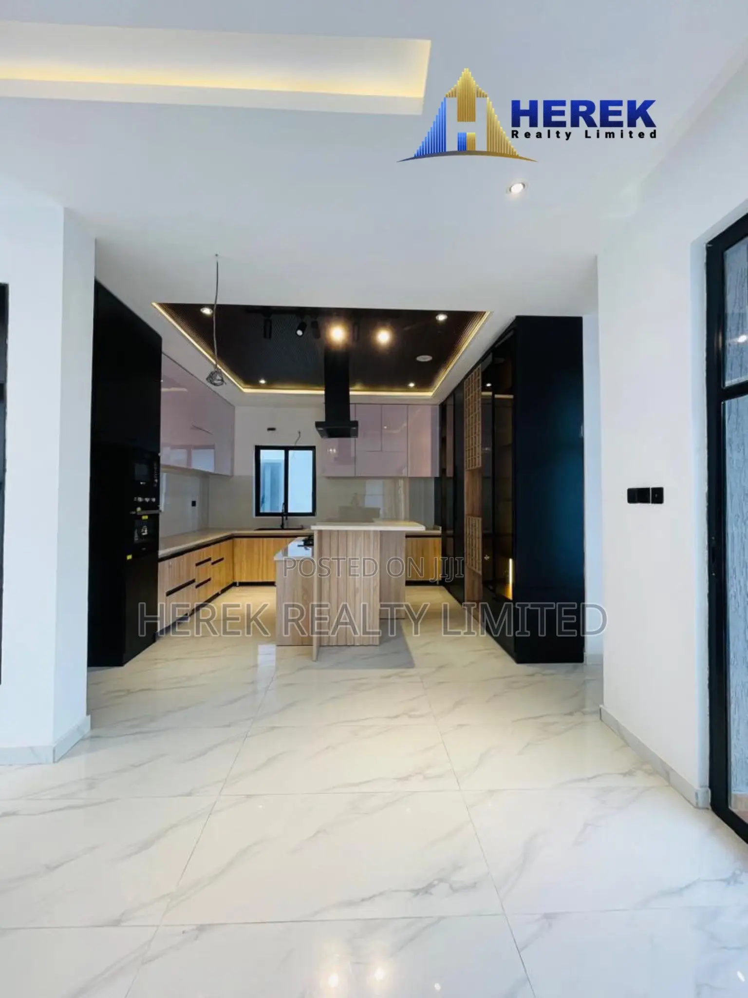 5bdrm Duplex in Lakeview Park 2, Lekki Expressway for sale