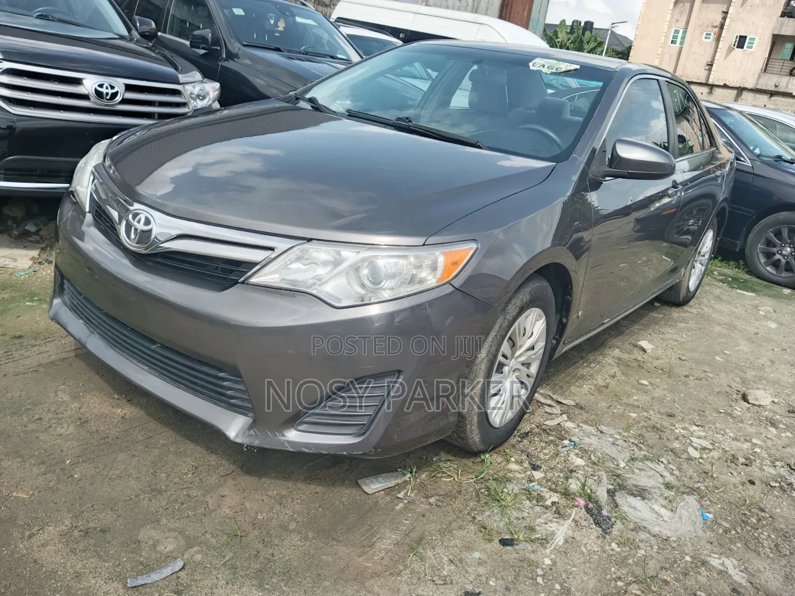 Toyota Camry SE 4dr Sedan (2.5L 4cyl 6A) 2014 Gray