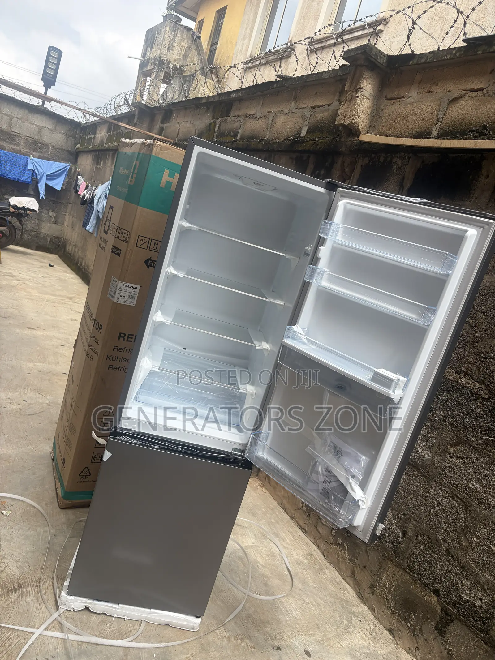 Hisense 264L Bottom Freezer Fridge With Built-in Water Dispenser