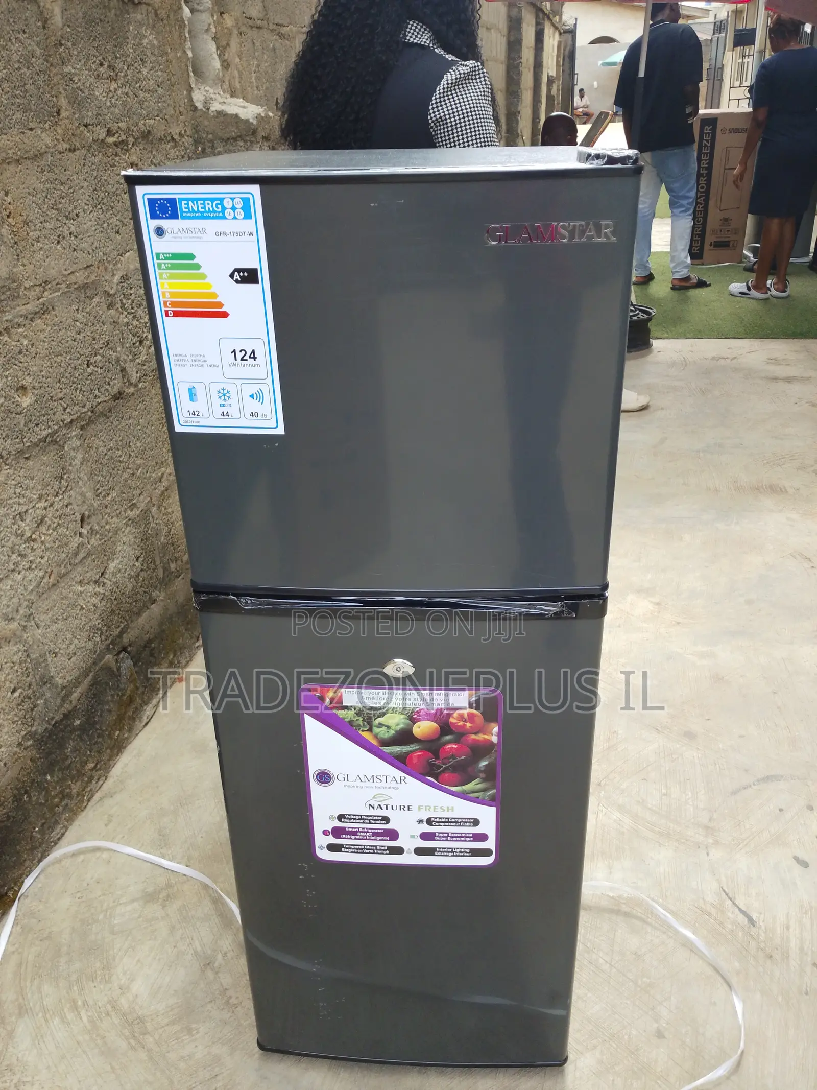 Glamstar 175L Fridge for Convenient Food Storage