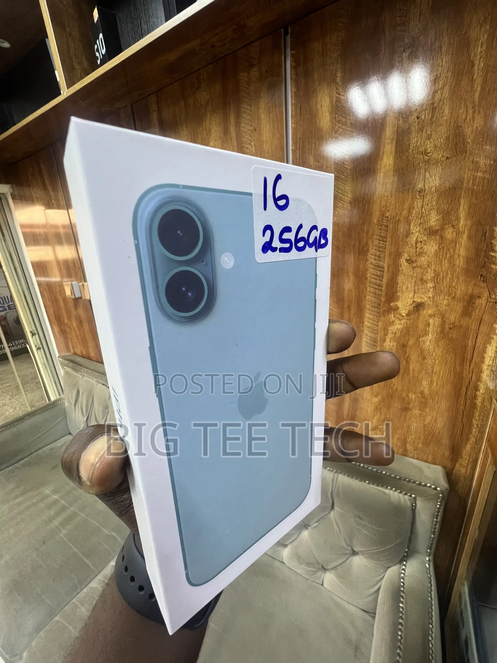 New Apple iPhone 16 256 GB Green