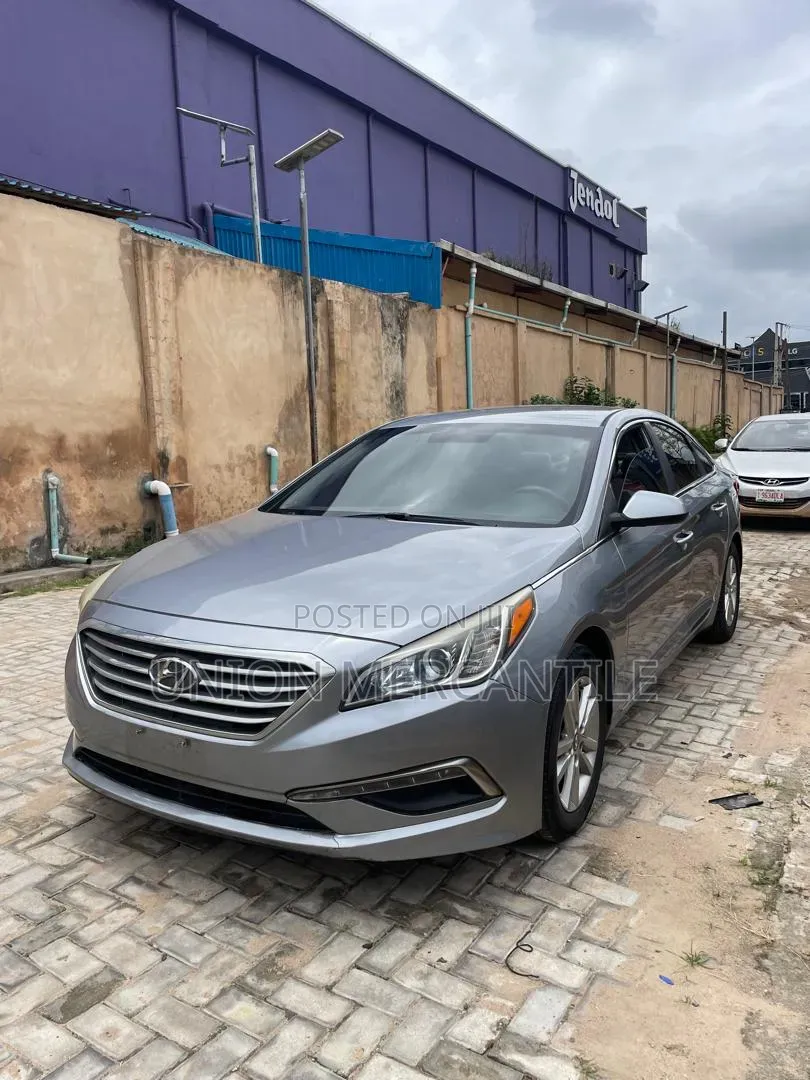 Hyundai Sonata Sport 4dr Sedan (2.4L 4cyl 6A) 2015 Gray