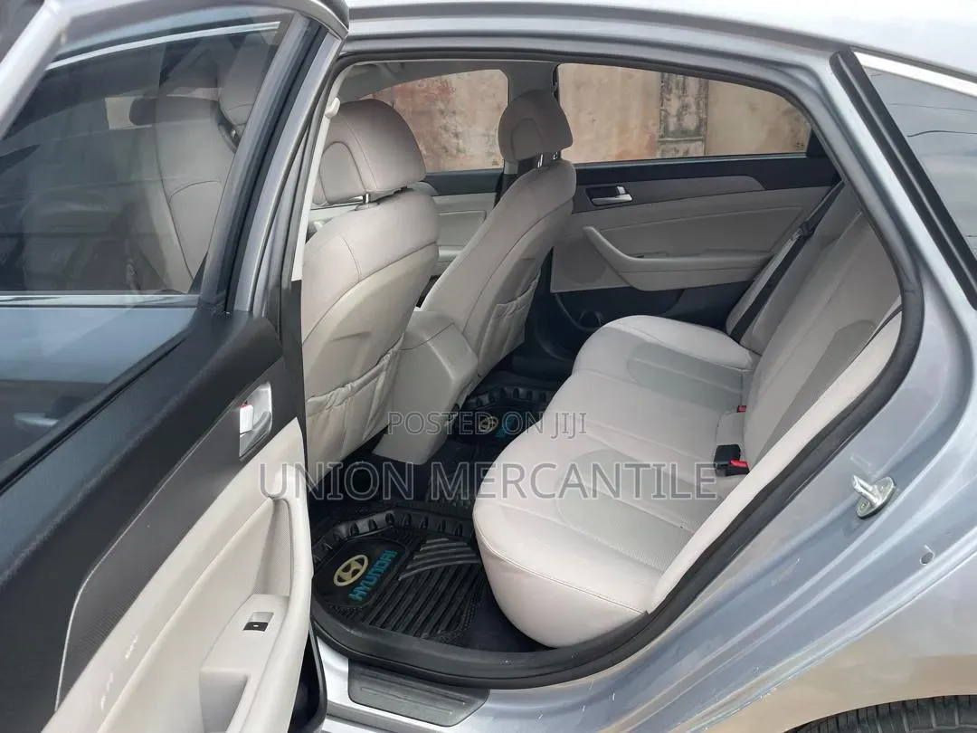Hyundai Sonata Sport 4dr Sedan (2.4L 4cyl 6A) 2015 Gray