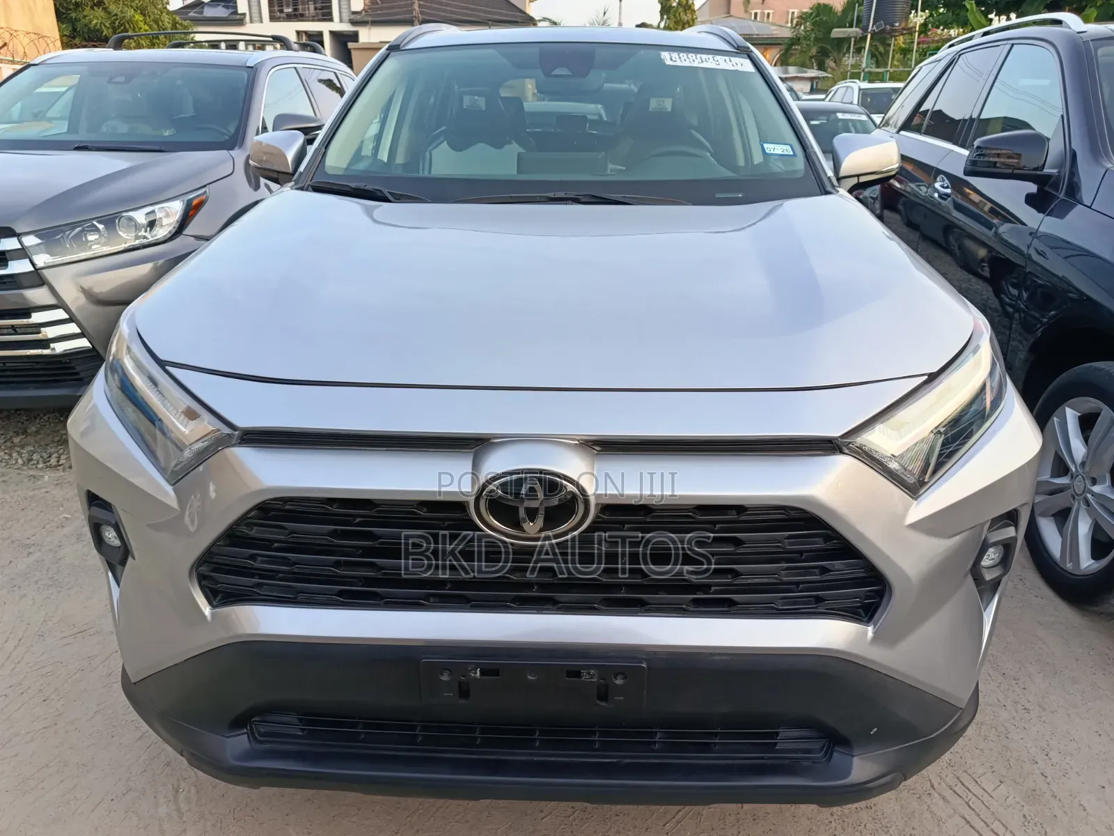Toyota RAV4 XLE AWD 2024 Silver