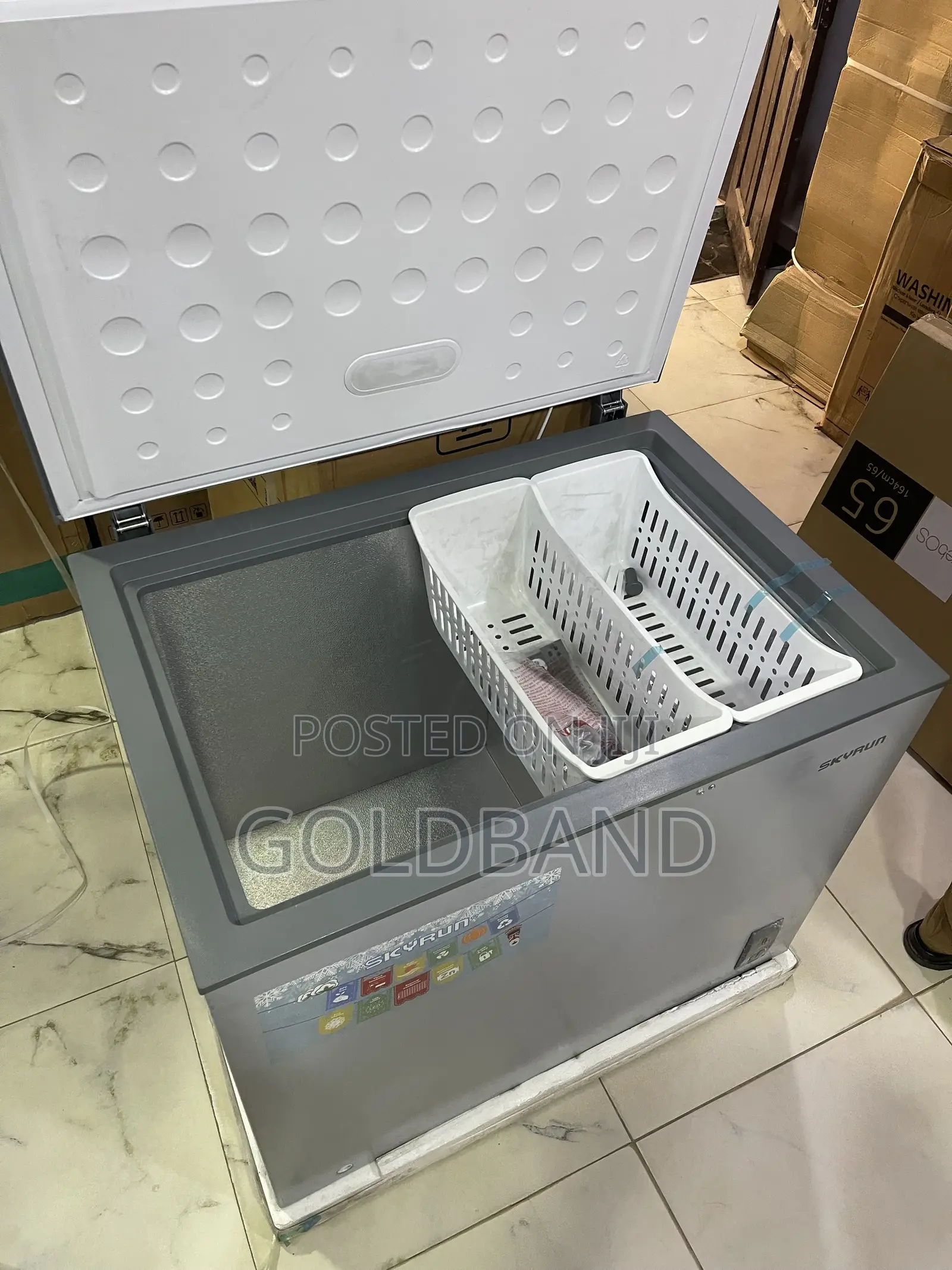 Skyrun 260L Deep Chest Freezer for Convenient Food Preservation