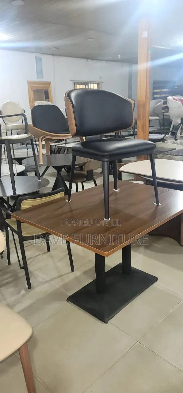 Modern Double Pole Wooden Restaurant Table