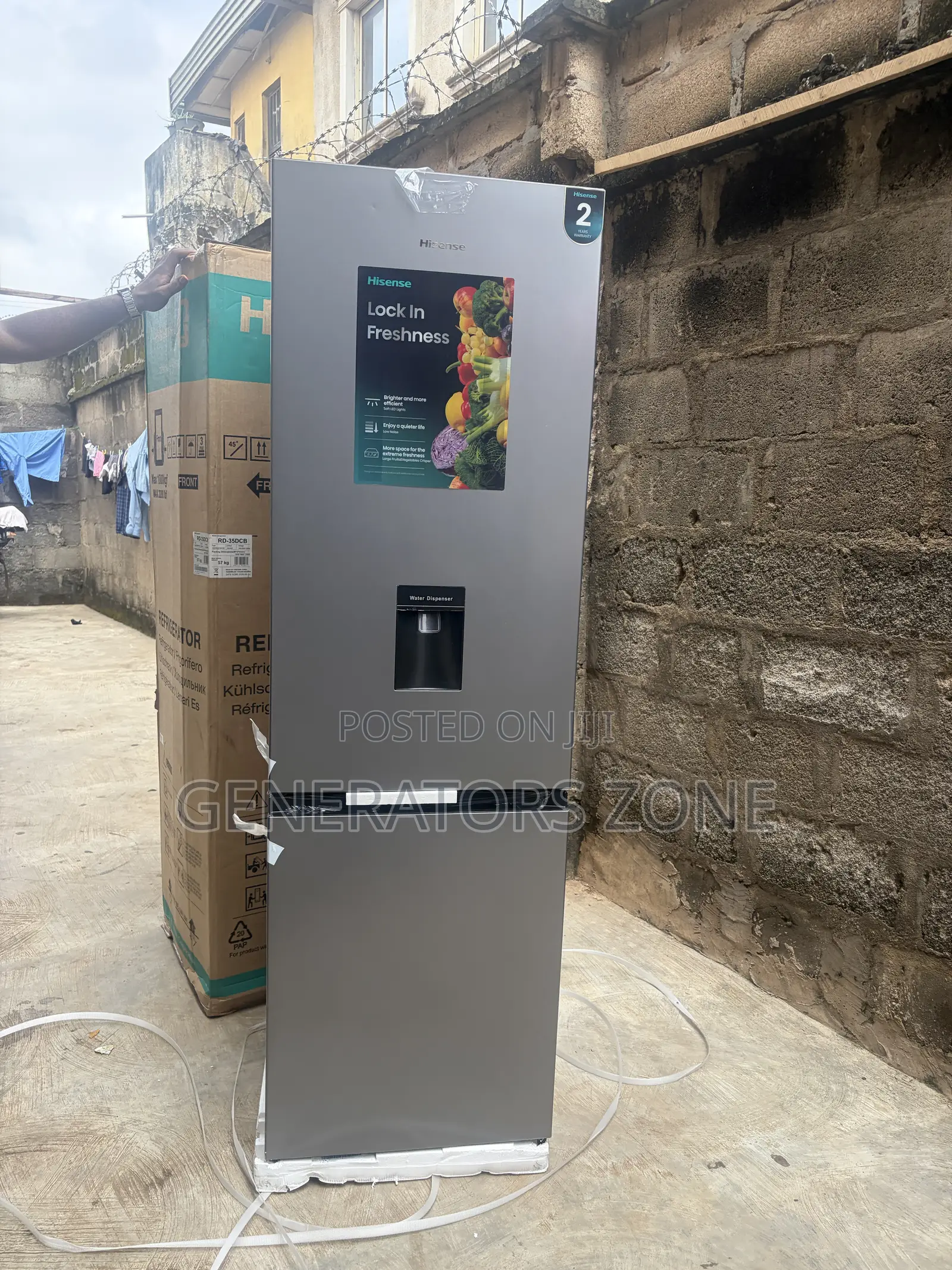 Hisense 264L Double Door Refrigerator With Convenient Water Dispenser