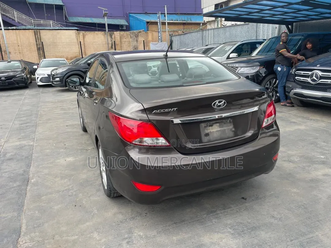 Hyundai Accent SE Sedan 2016 Brown